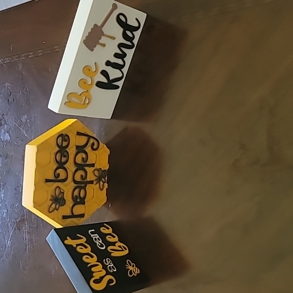 Set of 3 small Bee Wooden Signs - Picture 4 of 11